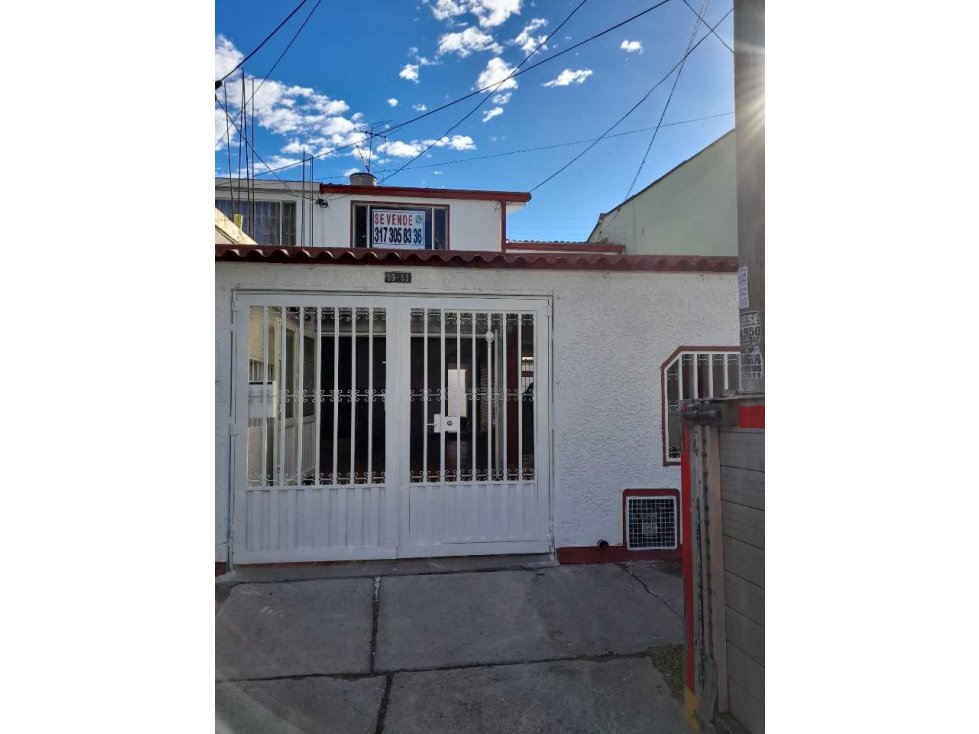 VENDO  EXCELENTE CASA EN BARRIO VILLA CLAUDIA.