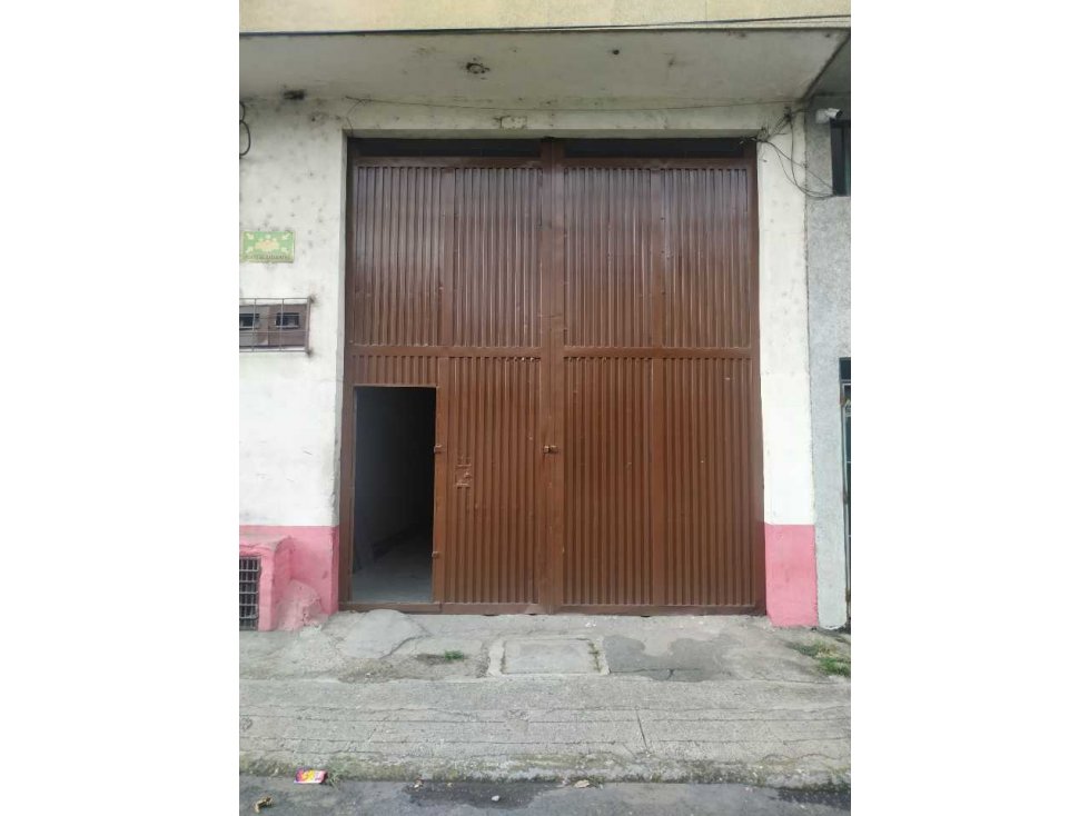 VENDO PROPIEDAD PARA INVERSIÓN BODEGA Y APARTAMENTOS