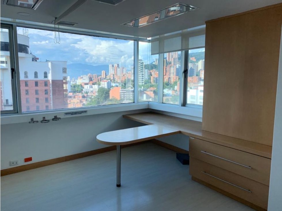 Venta consultorio poblado en torre médica